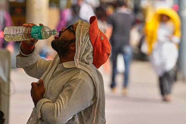 The Thermodynamic Divide: How Air Conditioning Weaponizes Urban Heat in India’s Brutal 2026 Summer - Graphic Illustration 1