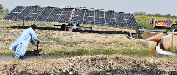 How Renewable Energy is Fueling a Groundwater Crisis in South Asia - Graphic Illustration 1